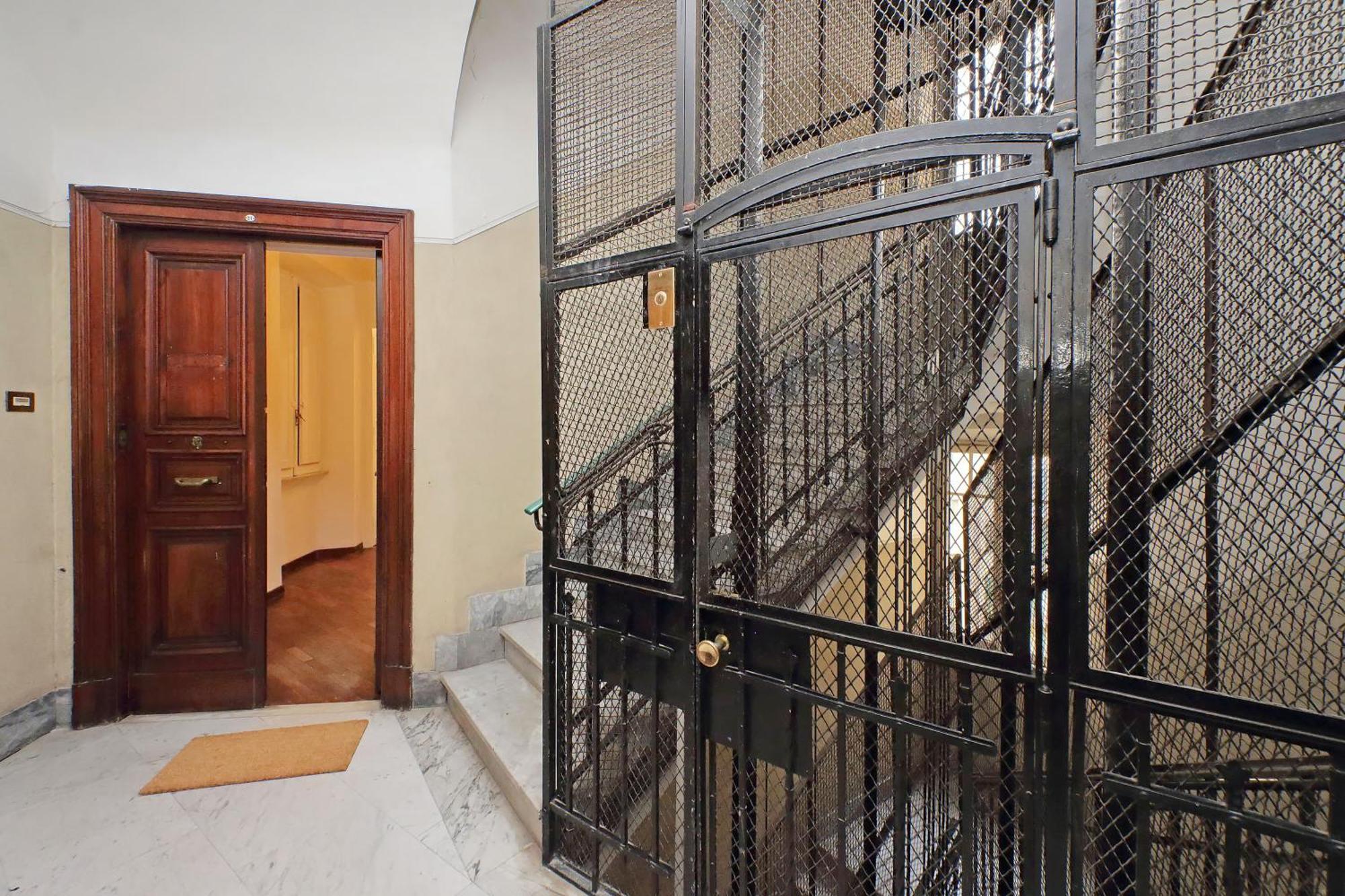 4bnb - Giant Giuliana Vatican Museum * Roma